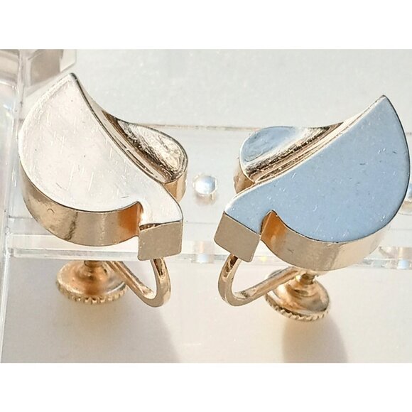 CORO Signed Vintage Gold-Tone Spade Earrings Card Suit  Pair Woman Screw-Back 3D - Picture 6 of 8